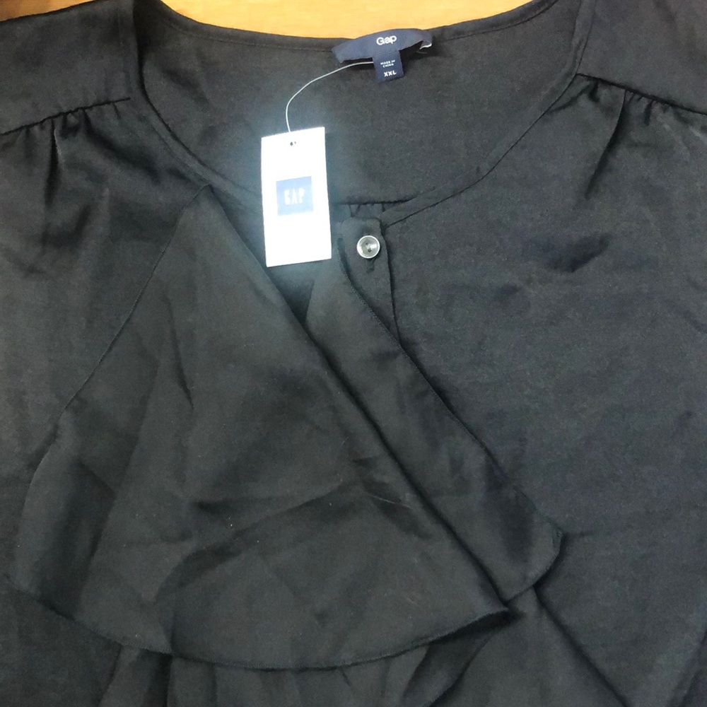 Black ruffle tank shirt
